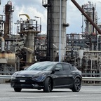 EV6 GT aka „Black Titan“ vor der Raffinerie