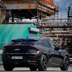 EV6 GT aka „Black Titan“ vor der Raffinerie