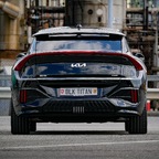 EV6 GT aka „Black Titan“ vor der Raffinerie